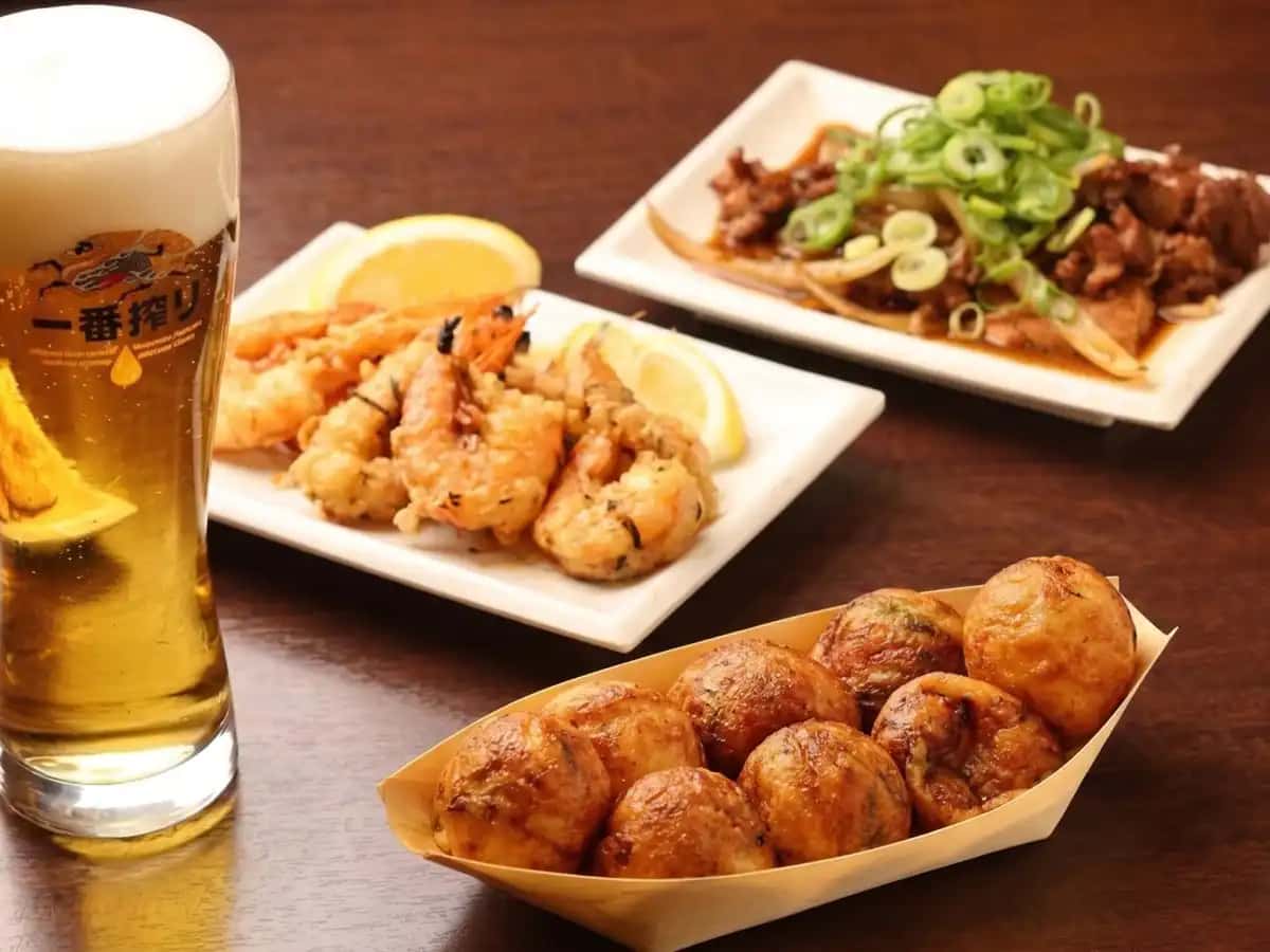 たこ焼きと鉄板料理、ビールを囲むあま福のお食事